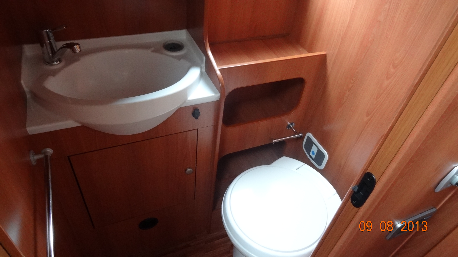 Koupelna — WC a umyvadlo